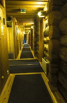 Отель Kuukkeli Log Porakka Саариселькя